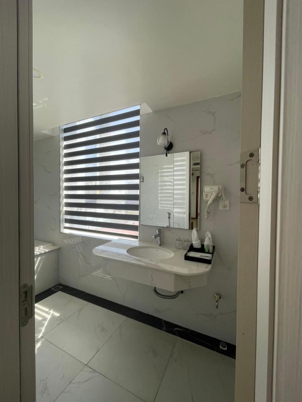 Lotus Hotel & Apartment Hai Phong Bagian luar foto