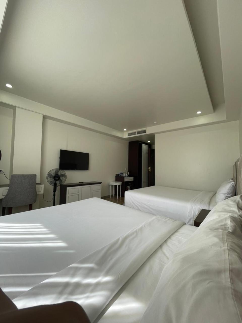 Lotus Hotel & Apartment Hai Phong Bagian luar foto