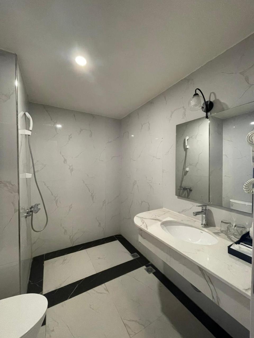 Lotus Hotel & Apartment Hai Phong Bagian luar foto