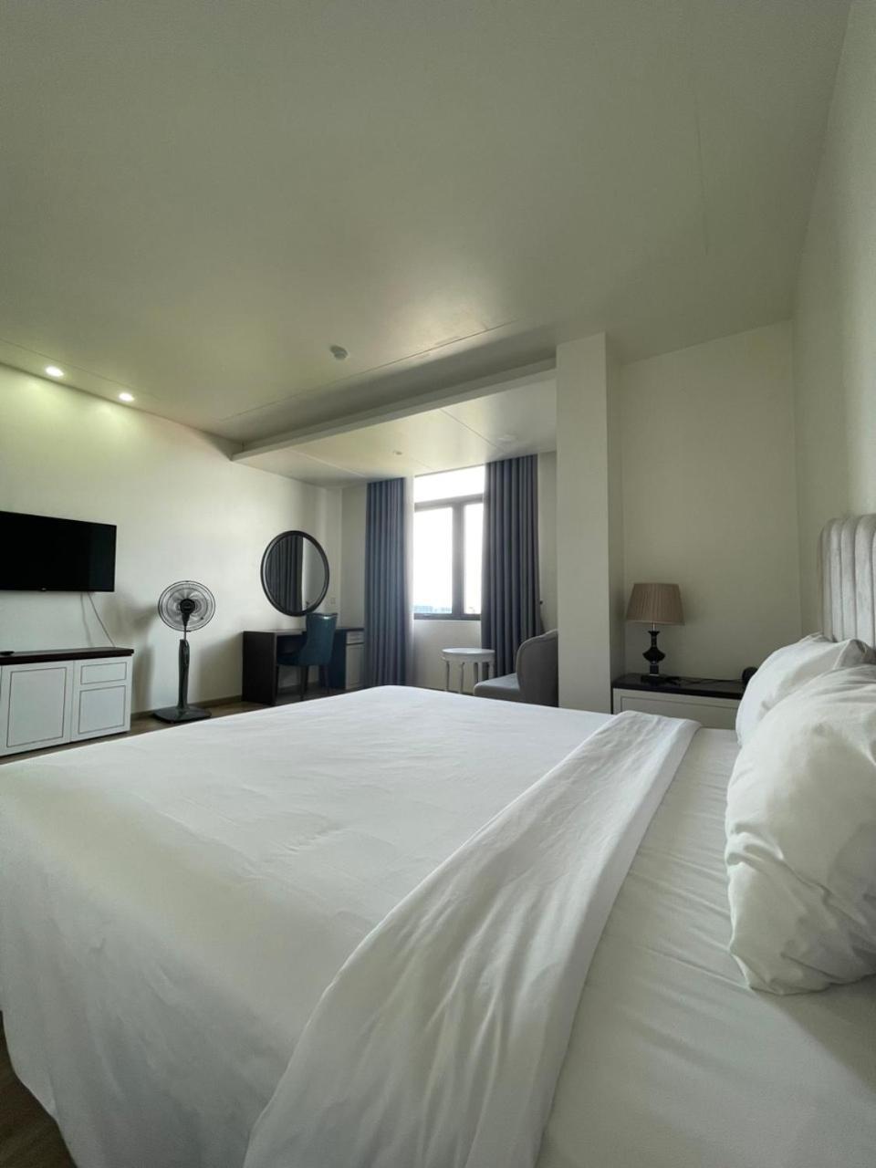 Lotus Hotel & Apartment Hai Phong Bagian luar foto